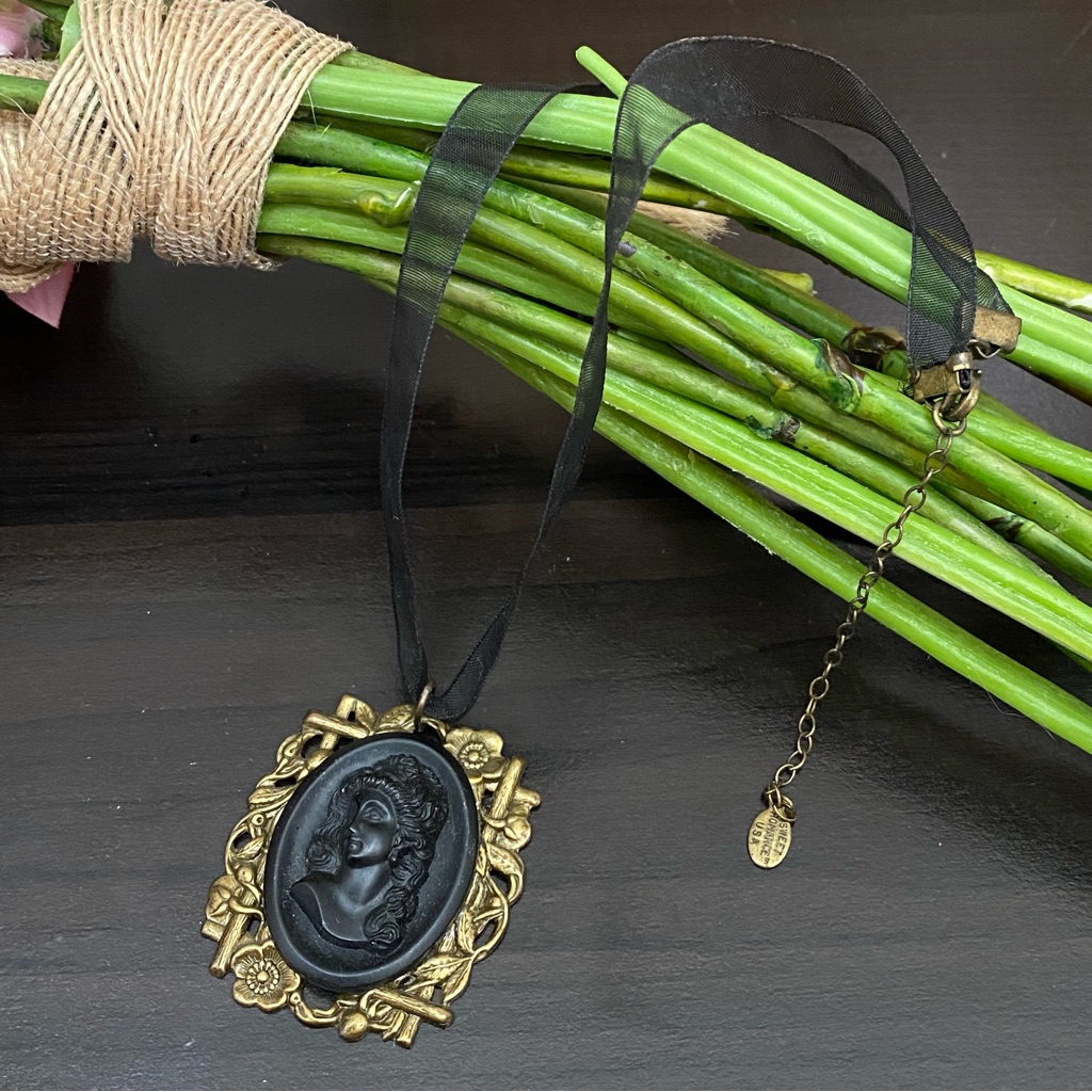 Vintage Sweet Romance Usa Black Cameo Pendant Lace Choker Necklace 45$